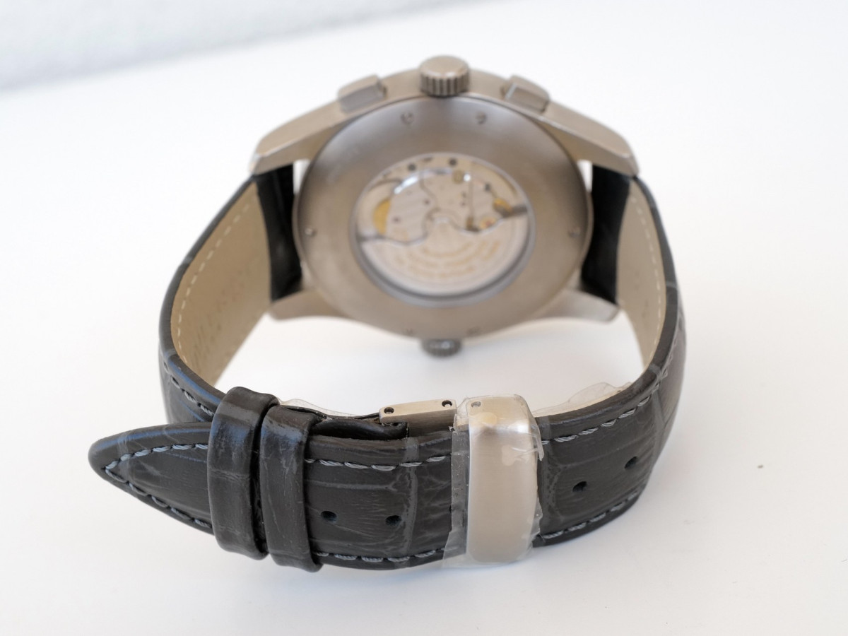 Швейцарские часы Girard Perregaux WW.TC World Time Chronograph Titanium 43