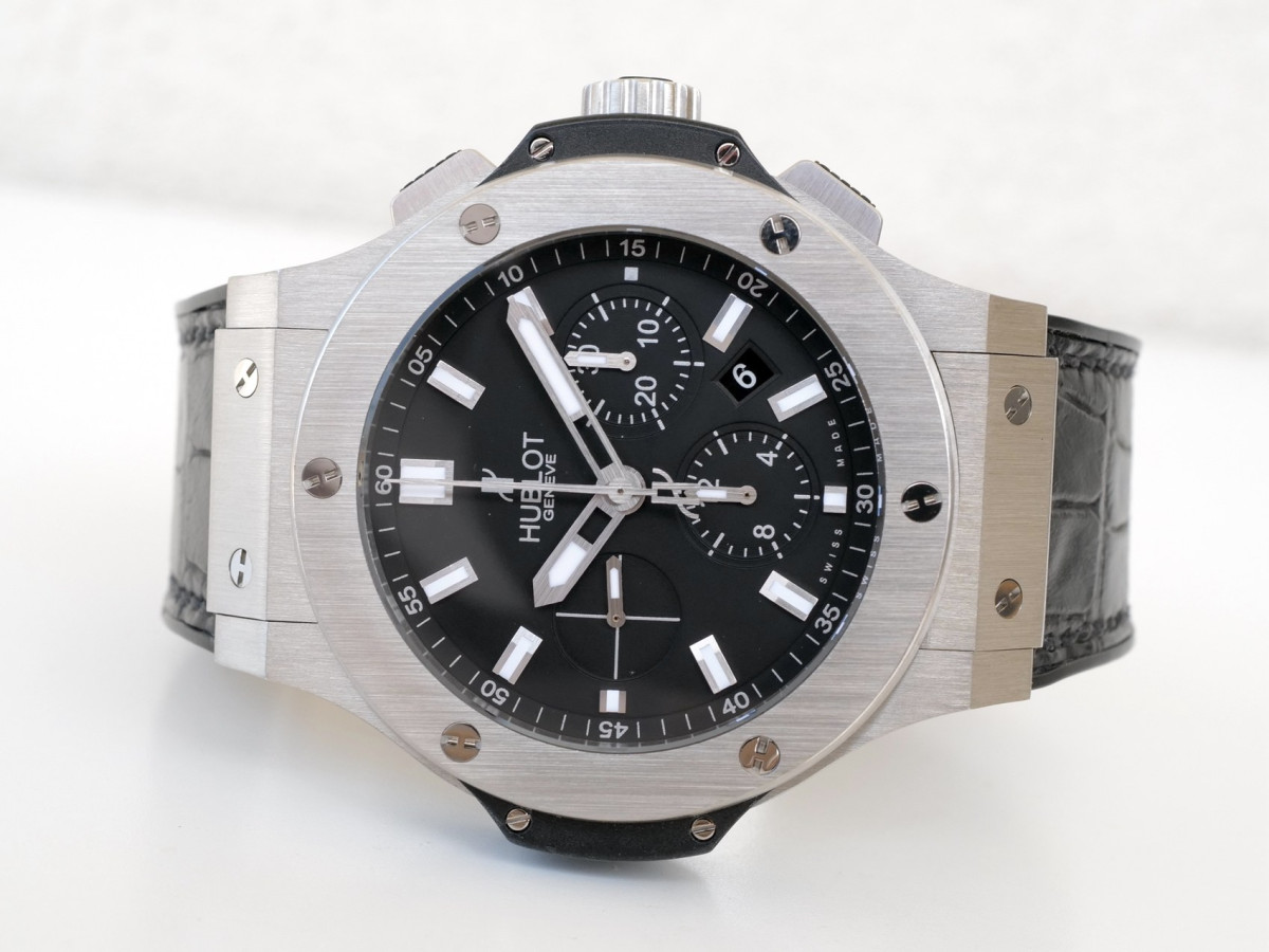 Швейцарський годинник Hublot Big Bang 44 Chronograph Black Dial