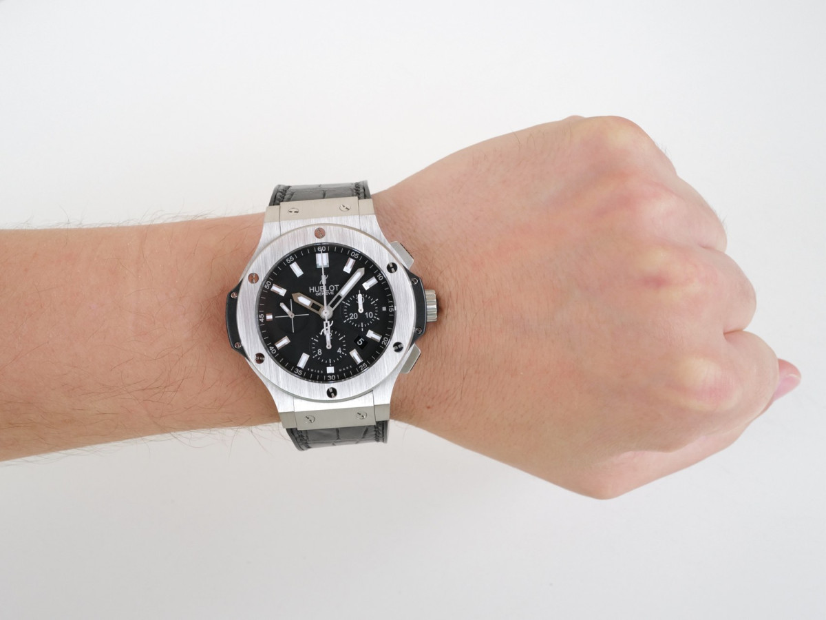 Швейцарський годинник Hublot Big Bang 44 Chronograph Black Dial