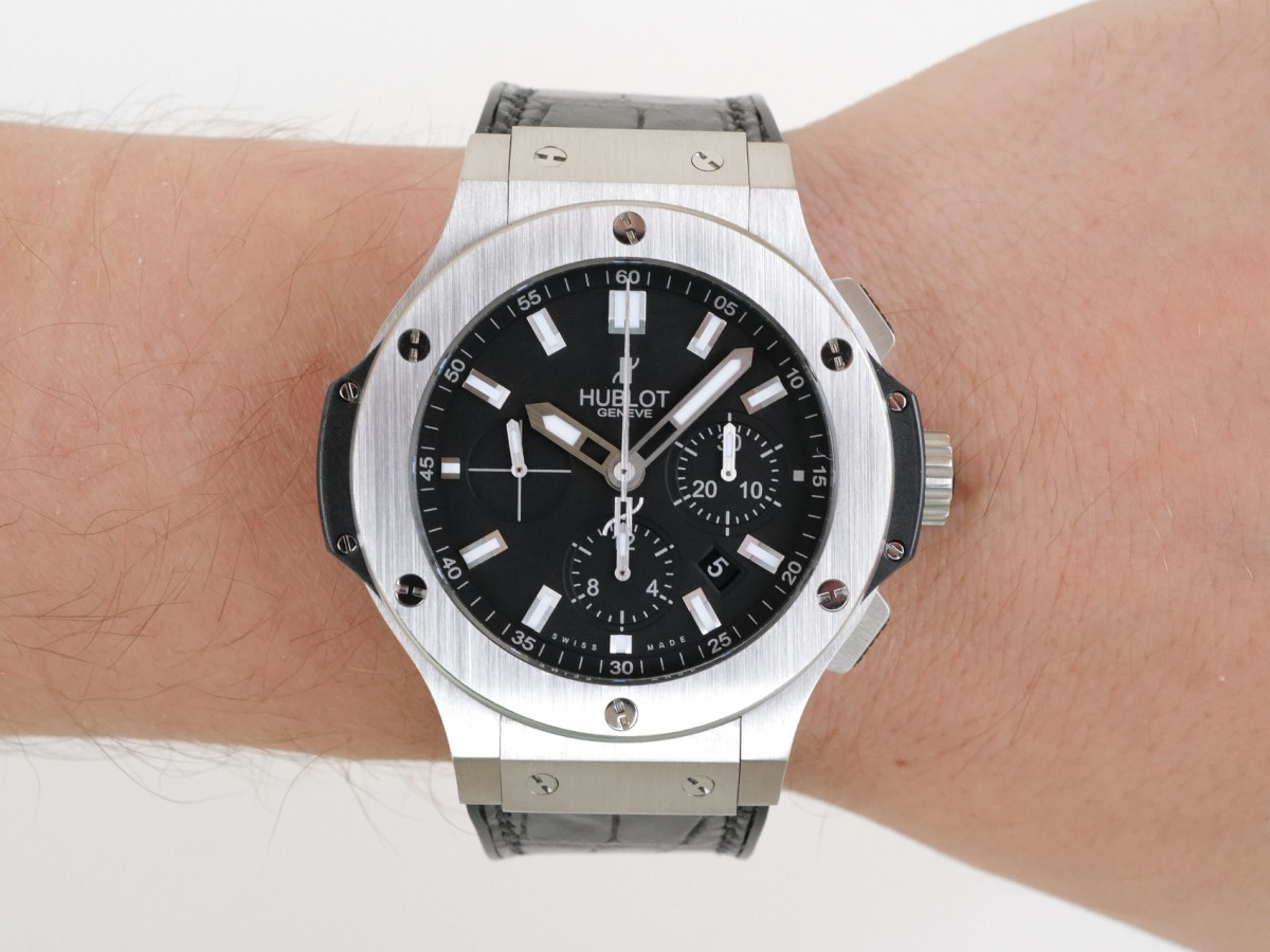 Швейцарський годинник Hublot Big Bang 44 Chronograph Black Dial