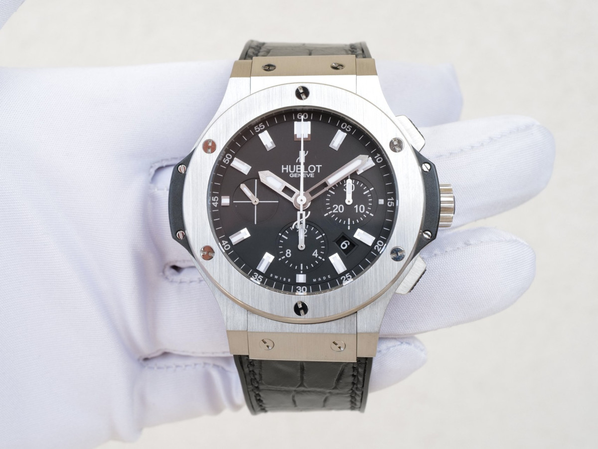 Швейцарський годинник Hublot Big Bang 44 Chronograph Black Dial