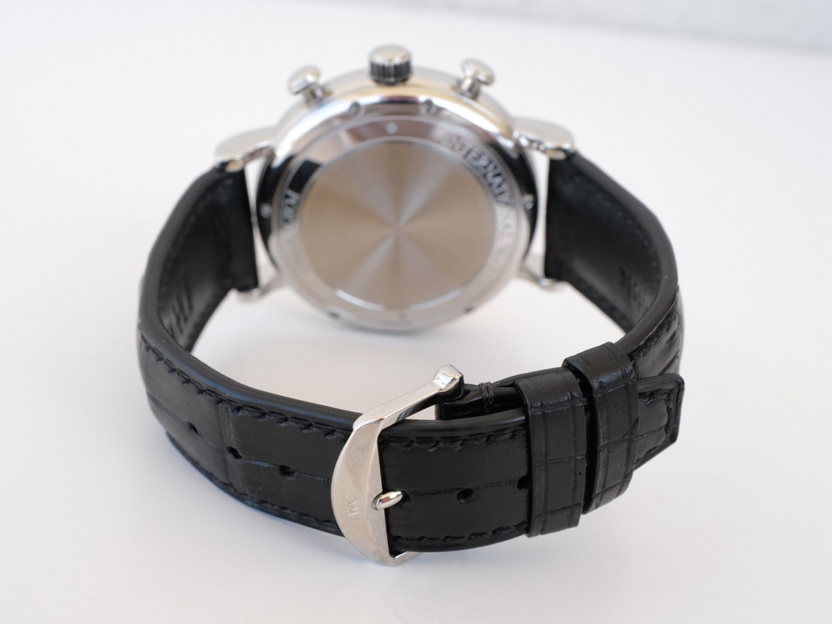 Швейцарские часы IWC Portofino Chronograph Black Dial 42