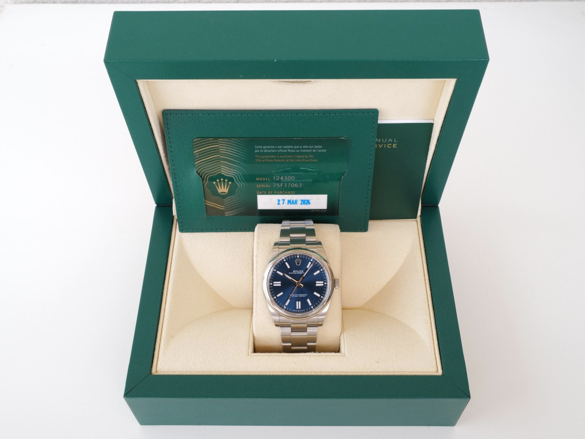 Швейцарський годинник Rolex Oyster Perpetual 41 Blue Dial