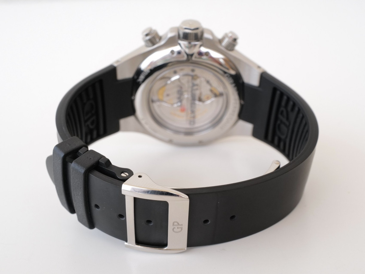 Швейцарський годинник Girard-Perregaux Laureato Evo3 Chronograph 44 Steel Black Rubber Strap