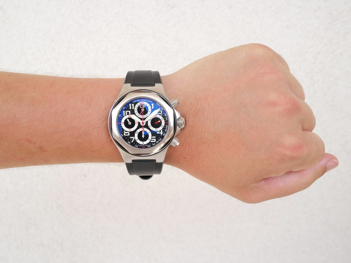 Швейцарський годинник Girard-Perregaux Laureato Evo3 Chronograph 44 Steel Black Rubber Strap
