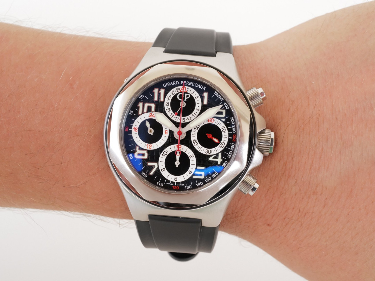 Швейцарський годинник Girard-Perregaux Laureato Evo3 Chronograph 44 Steel Black Rubber Strap