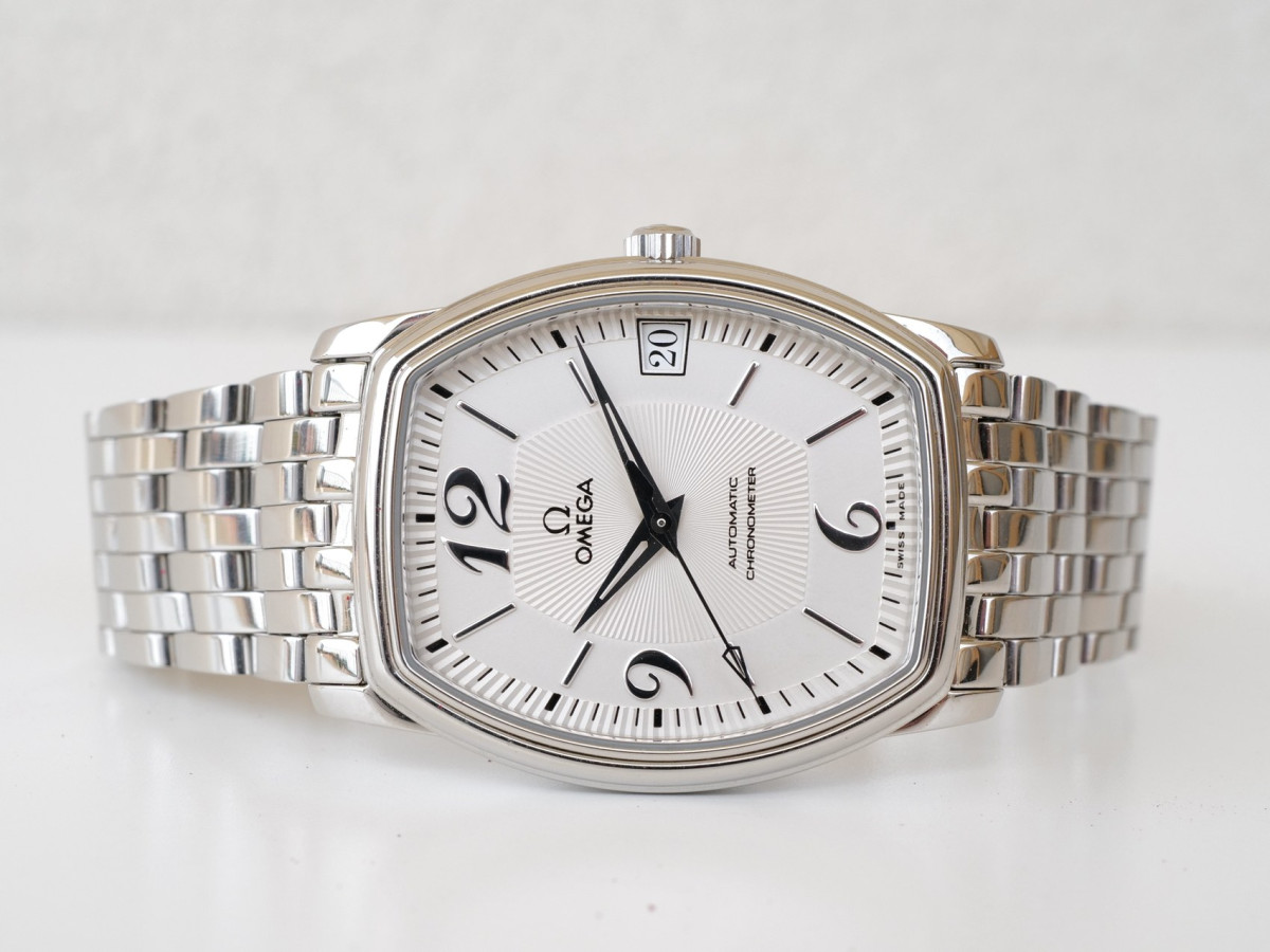 Швейцарские часы Omega De Ville Prestige Co-Axial Tonneau Silver Dial