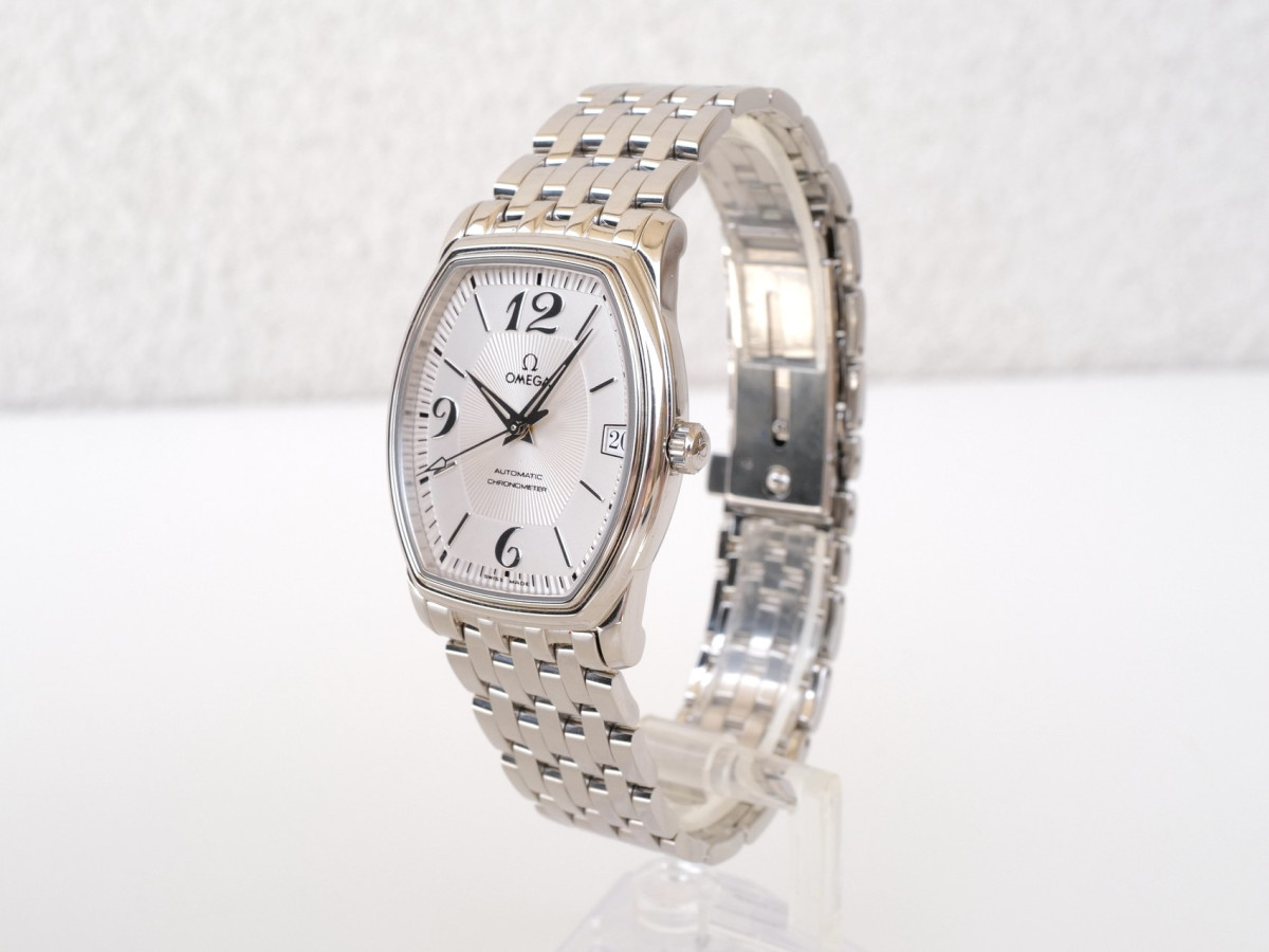 Швейцарские часы Omega De Ville Prestige Co-Axial Tonneau Silver Dial