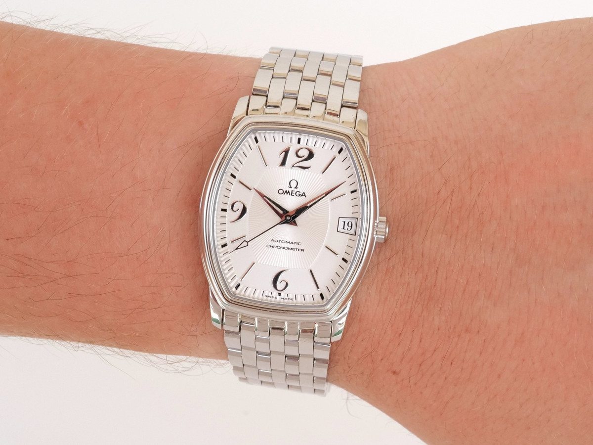 Швейцарские часы Omega De Ville Prestige Co-Axial Tonneau Silver Dial