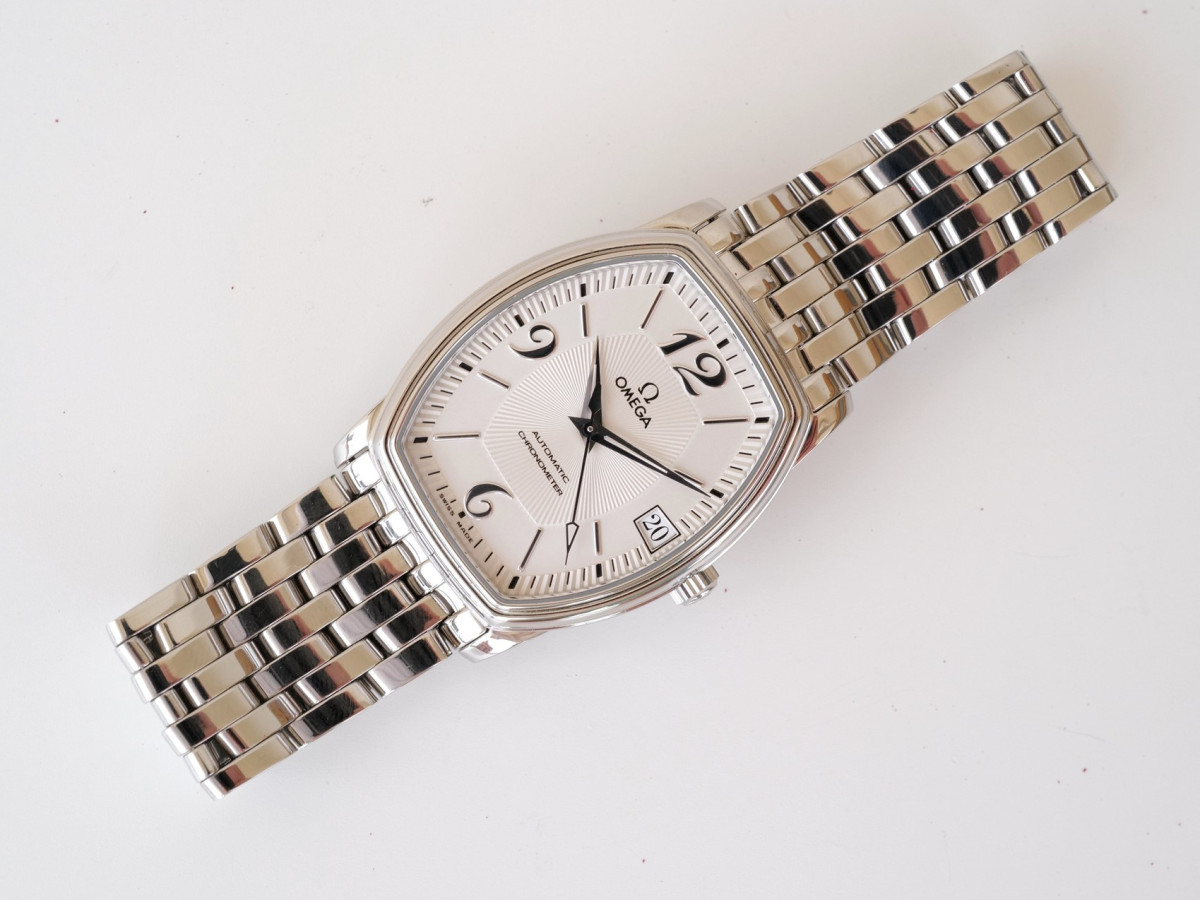 Швейцарские часы Omega De Ville Prestige Co-Axial Tonneau Silver Dial