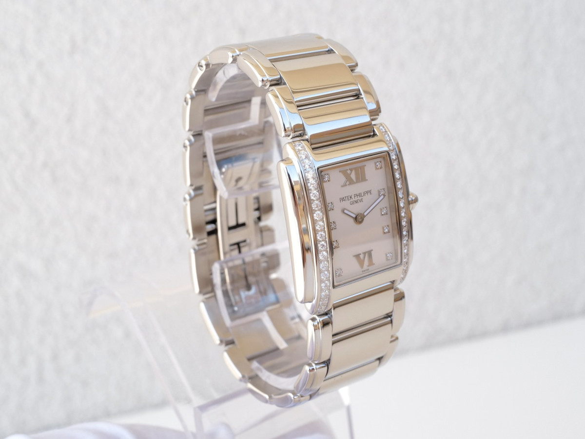 Швейцарський годинник Patek Philippe Twenty~4 White Diamond Dial