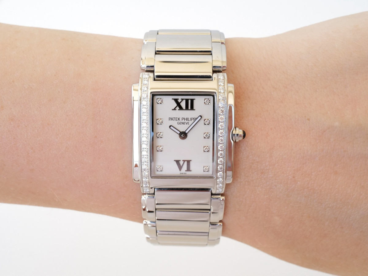 Швейцарський годинник Patek Philippe Twenty~4 White Diamond Dial
