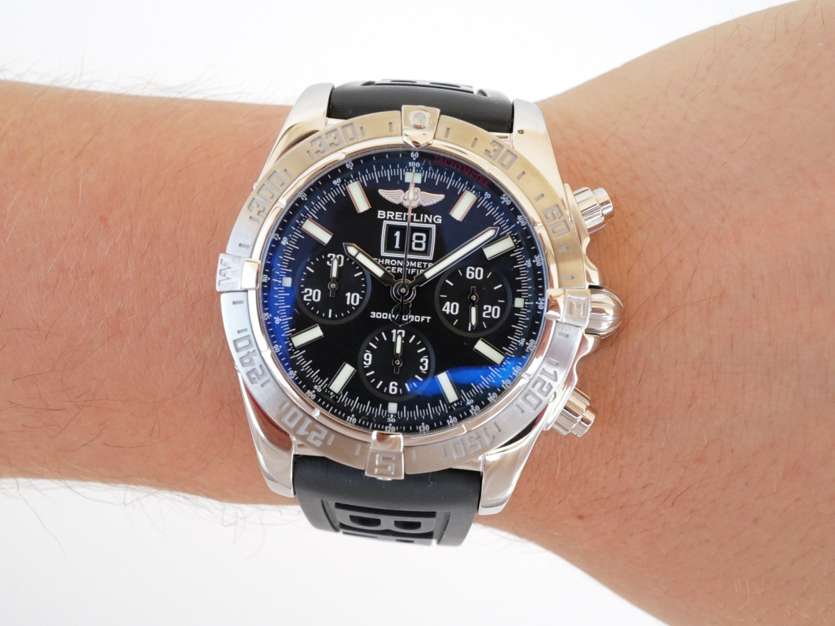 Швейцарские часы Breitling Chronomat Blackbird Big Date Chronograph 44