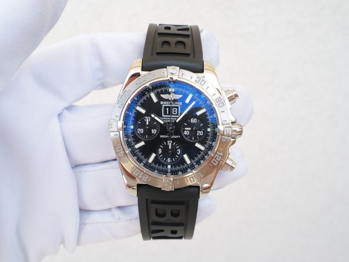Швейцарские часы Breitling Chronomat Blackbird Big Date Chronograph 44