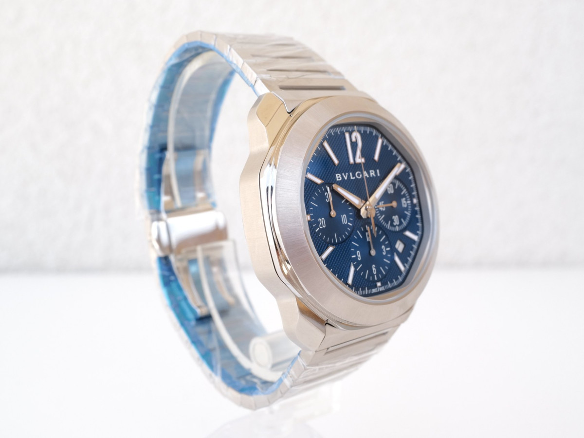 Швейцарський годинник Bulgari Octo Roma Chronograph Blue Dial 42 (2024)