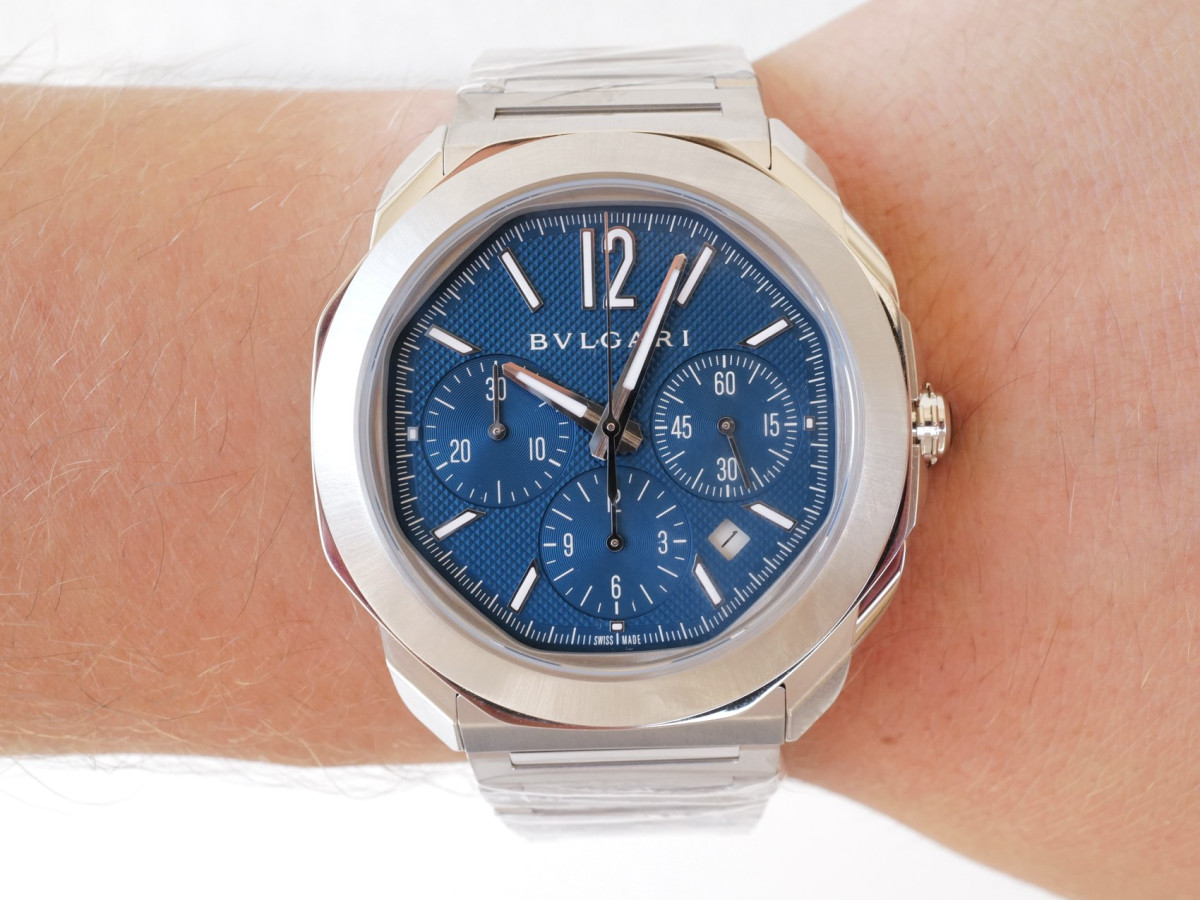 Швейцарський годинник Bulgari Octo Roma Chronograph Blue Dial 42 (2024)