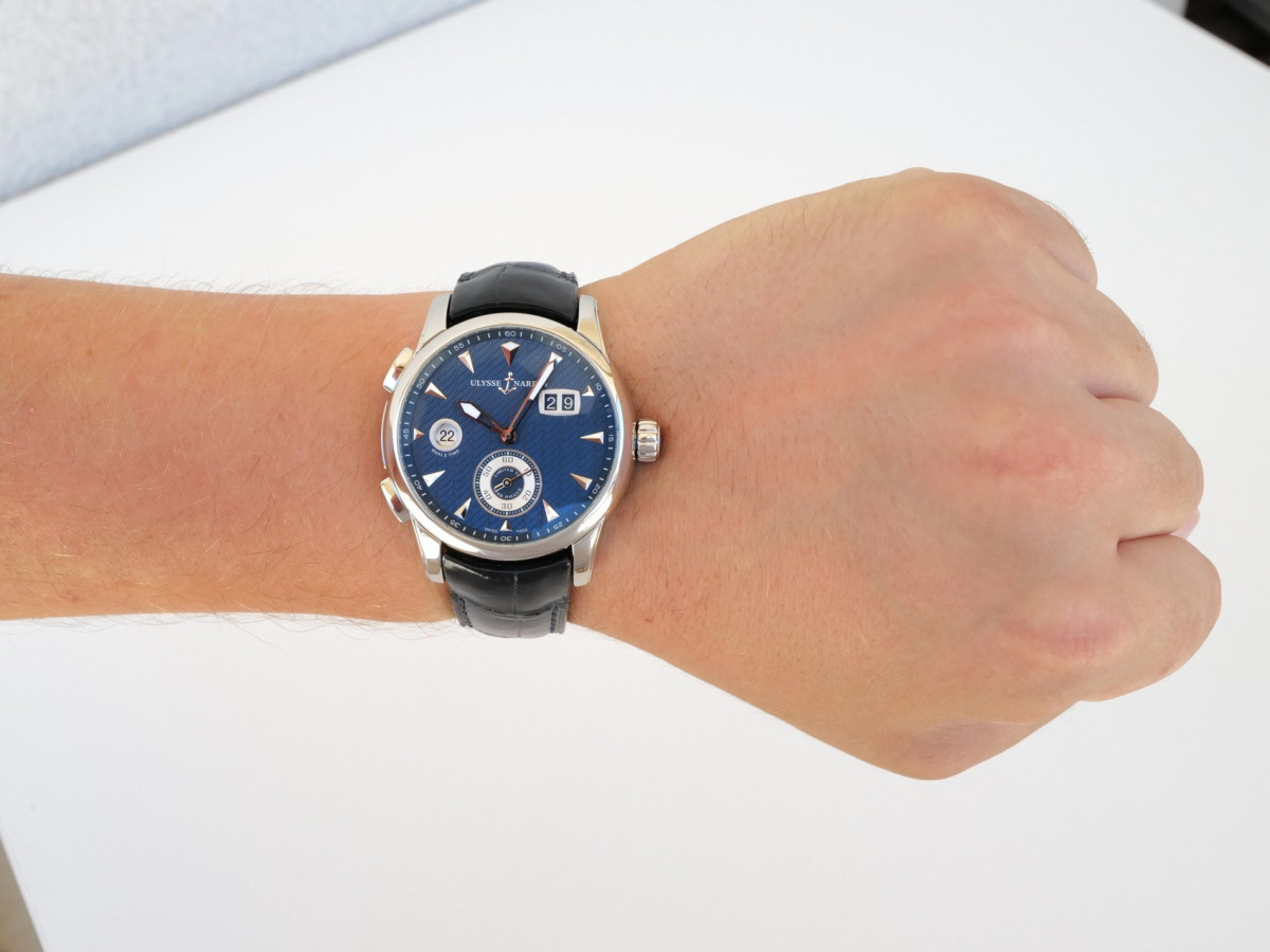 Швейцарские часы Ulysse Nardin Classic Dual Time GMT Blue Dial Limited Edition
