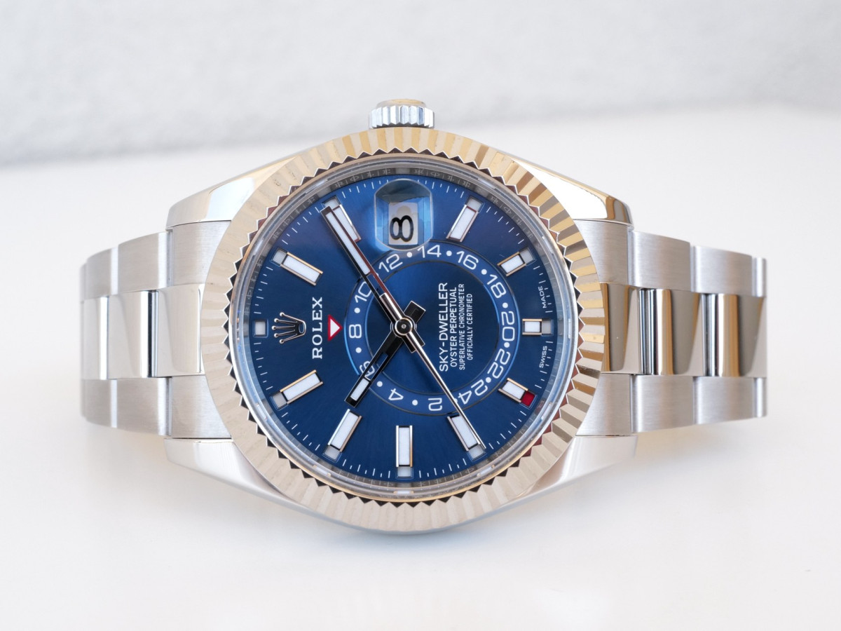 Швейцарские часы Rolex Sky-Dweller Oyster Blue Dial 42