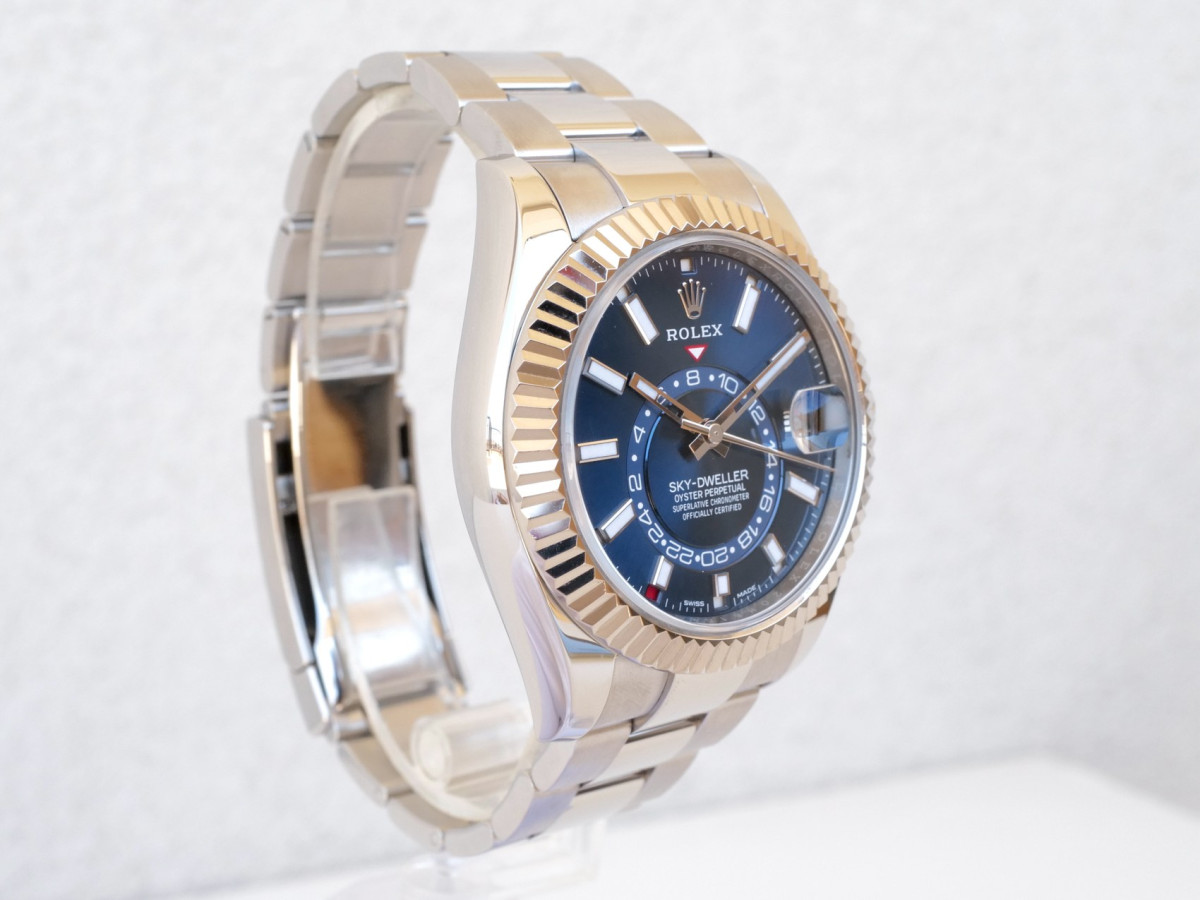 Швейцарские часы Rolex Sky-Dweller Oyster Blue Dial 42