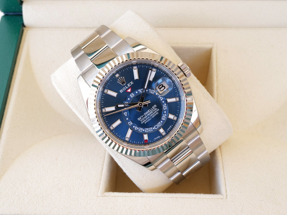 Швейцарские часы Rolex Sky-Dweller Oyster Blue Dial 42