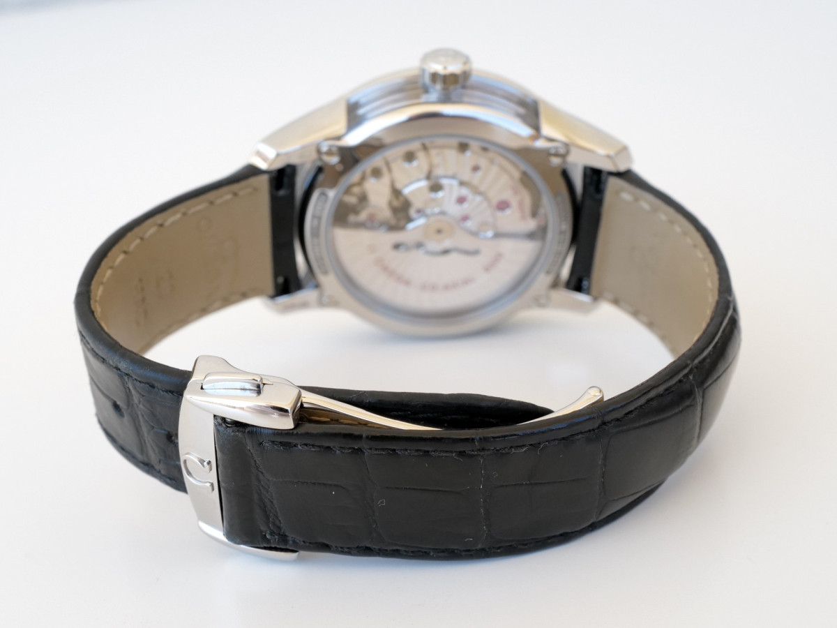 Швейцарские часы Omega De Ville Hour Vision Co-Axial Black Dial 41