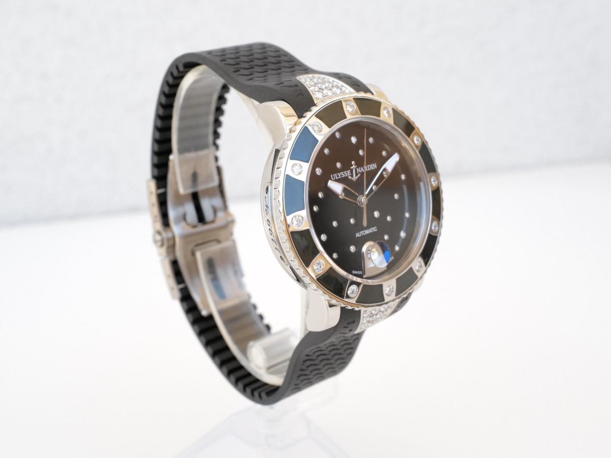 Швейцарские часы Ulysse Nardin Lady Diver Starry Night Black Diamond Dial 40