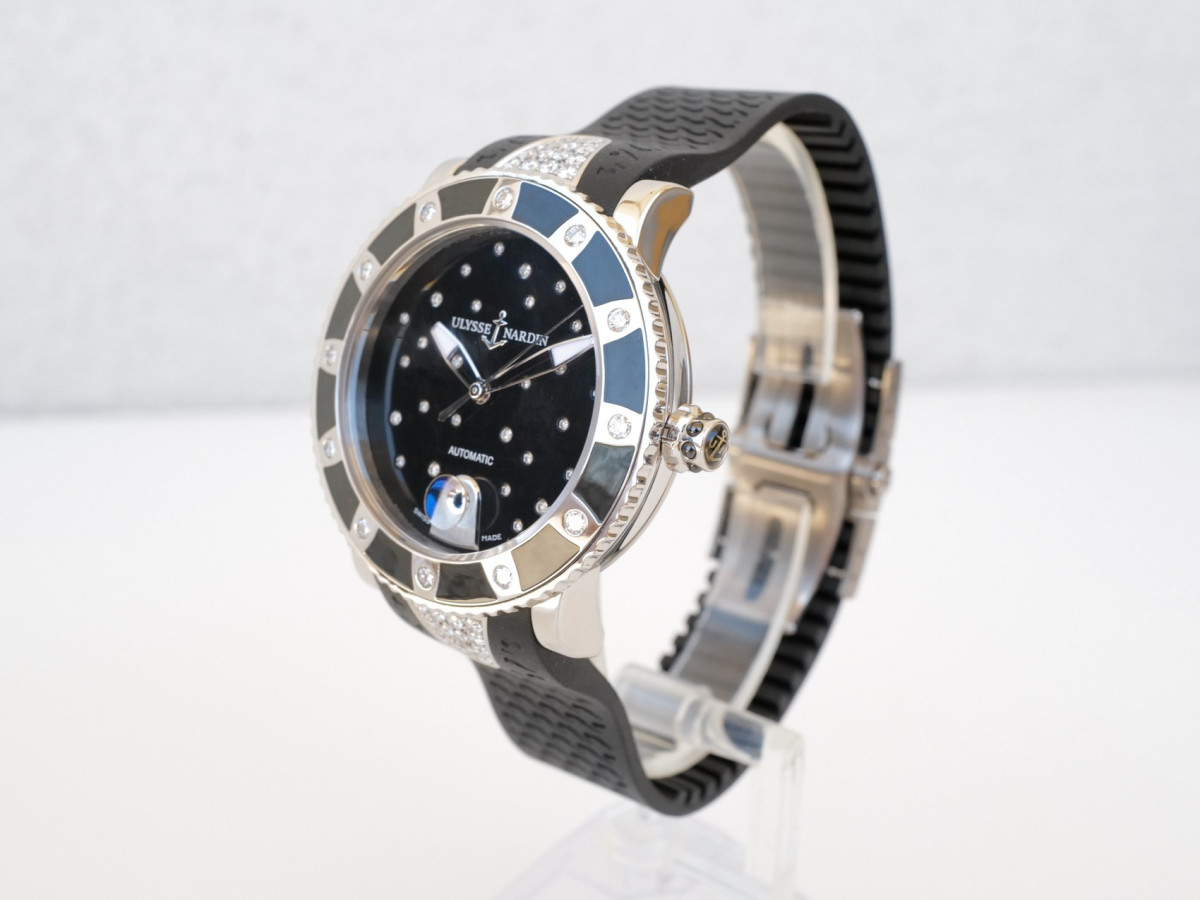 Швейцарские часы Ulysse Nardin Lady Diver Starry Night Black Diamond Dial 40