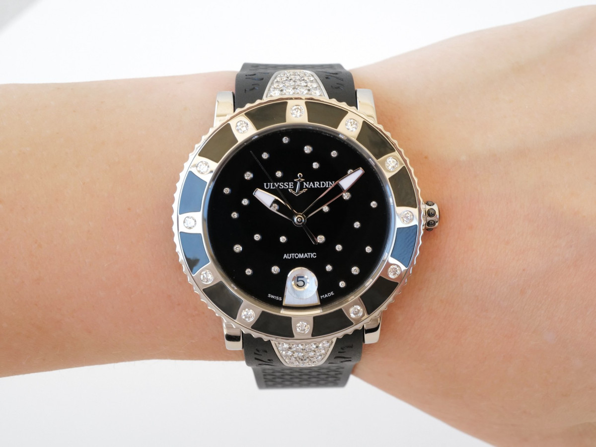 Швейцарские часы Ulysse Nardin Lady Diver Starry Night Black Diamond Dial 40