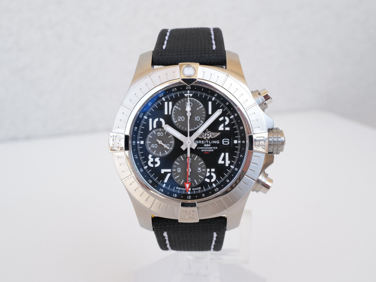 Швейцарские часы Breitling Avenger Chronograph GMT Black Dial 45