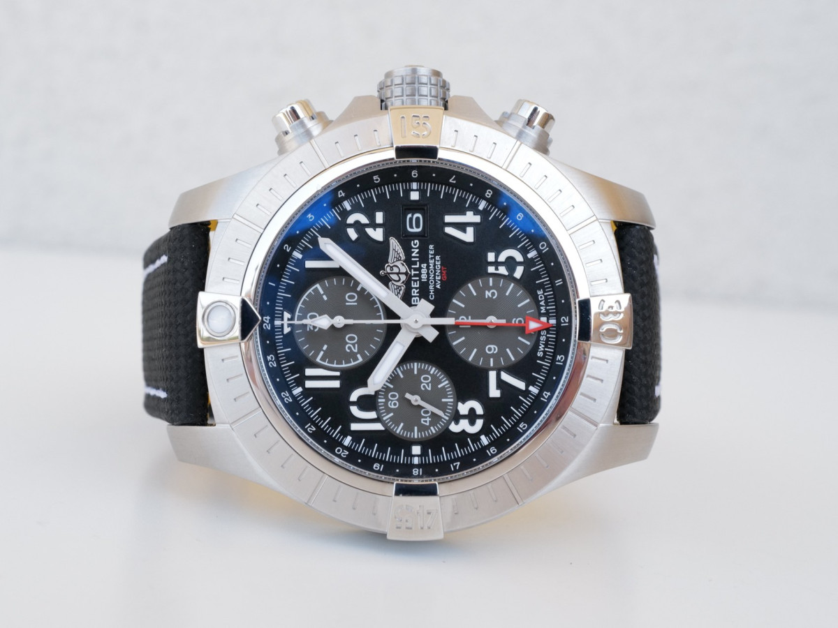 Швейцарские часы Breitling Avenger Chronograph GMT Black Dial 45