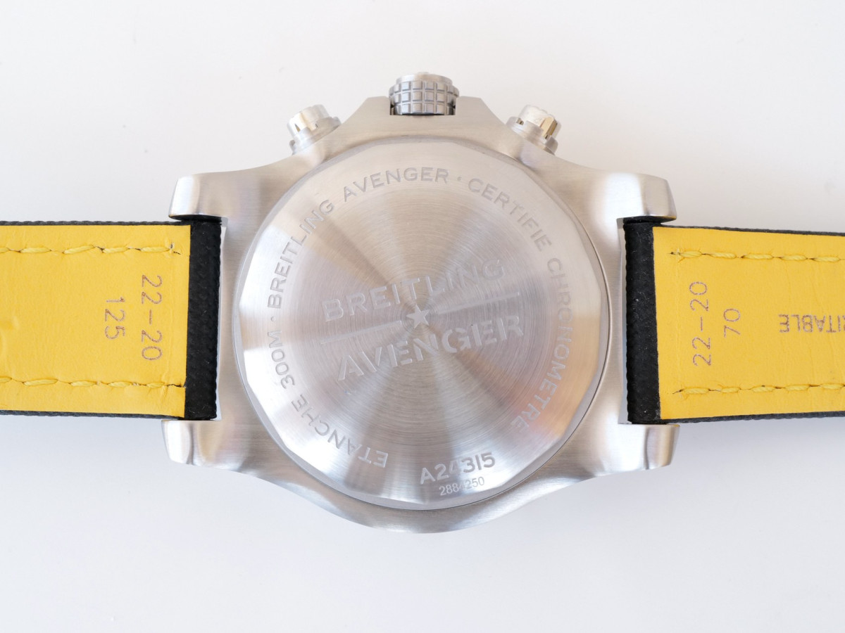 Швейцарские часы Breitling Avenger Chronograph GMT Black Dial 45