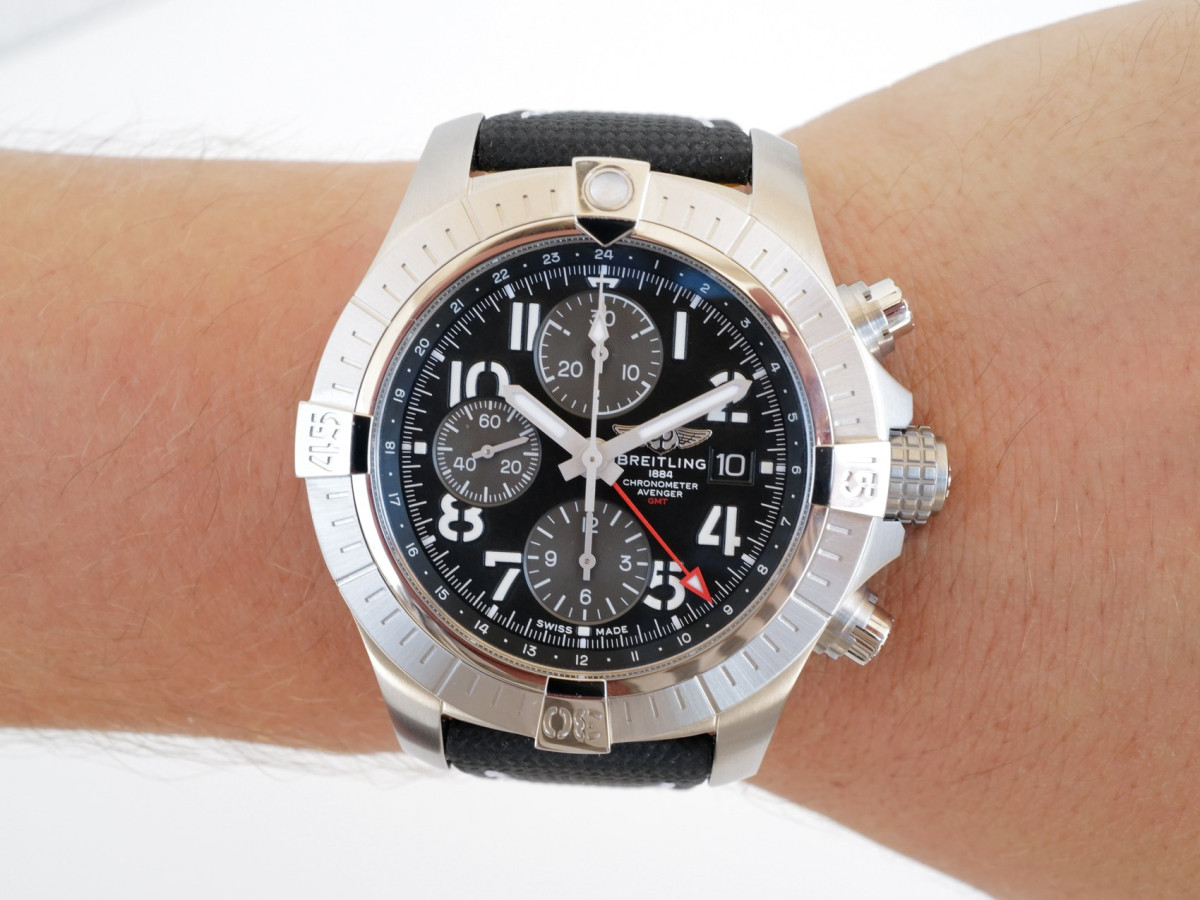 Швейцарские часы Breitling Avenger Chronograph GMT Black Dial 45