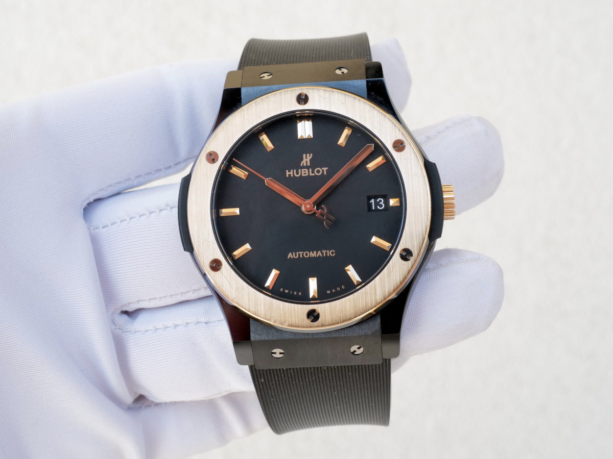 Швейцарские часы Hublot Classic Fusion Ceramic King Gold 45 (2022)