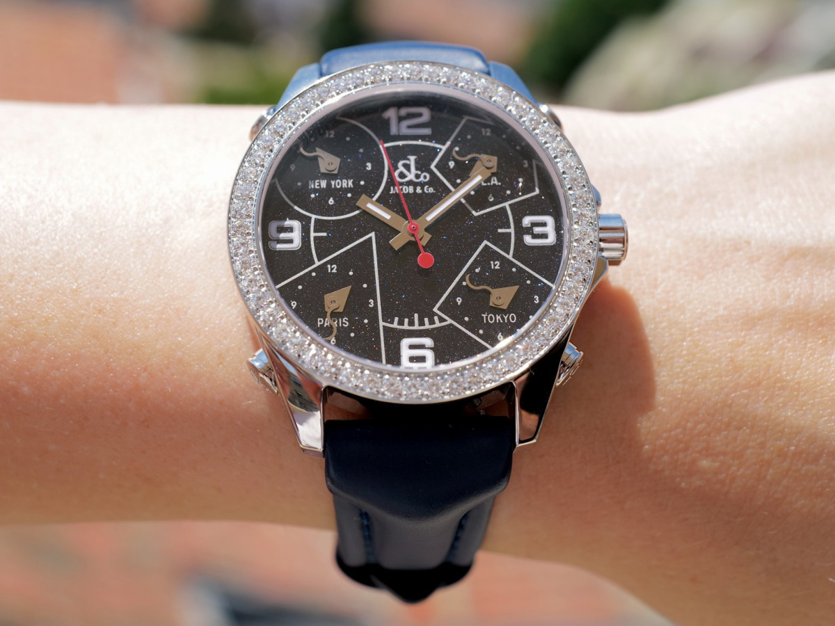 Швейцарские часы Jacob & Co Five Time Zone Diamonds 2ct Black Starry Night Dial 40