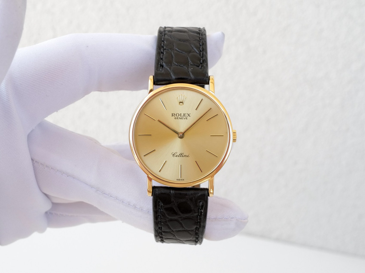 Швейцарские часы Rolex Cellini 18K Yellow Gold Manual Winding 32