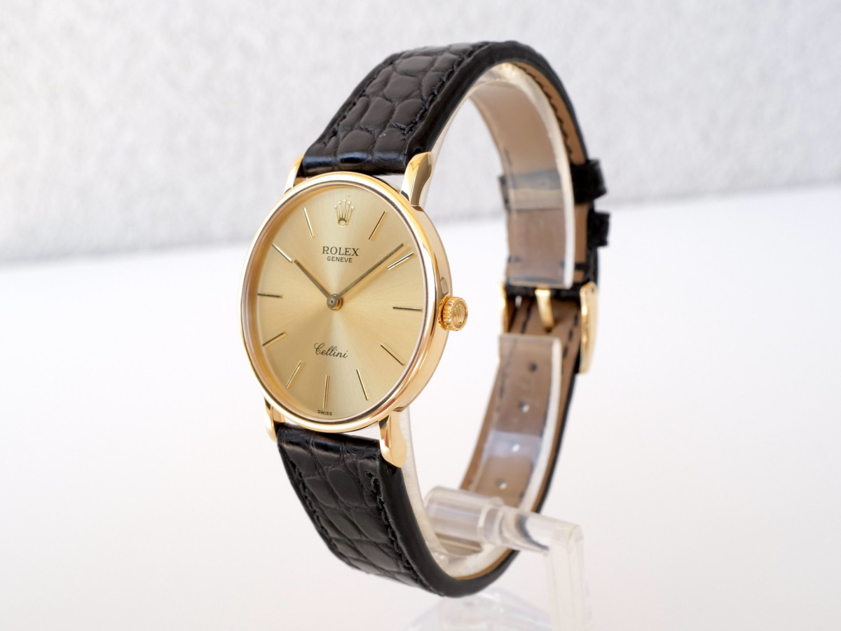 Швейцарские часы Rolex Cellini 18K Yellow Gold Manual Winding 32