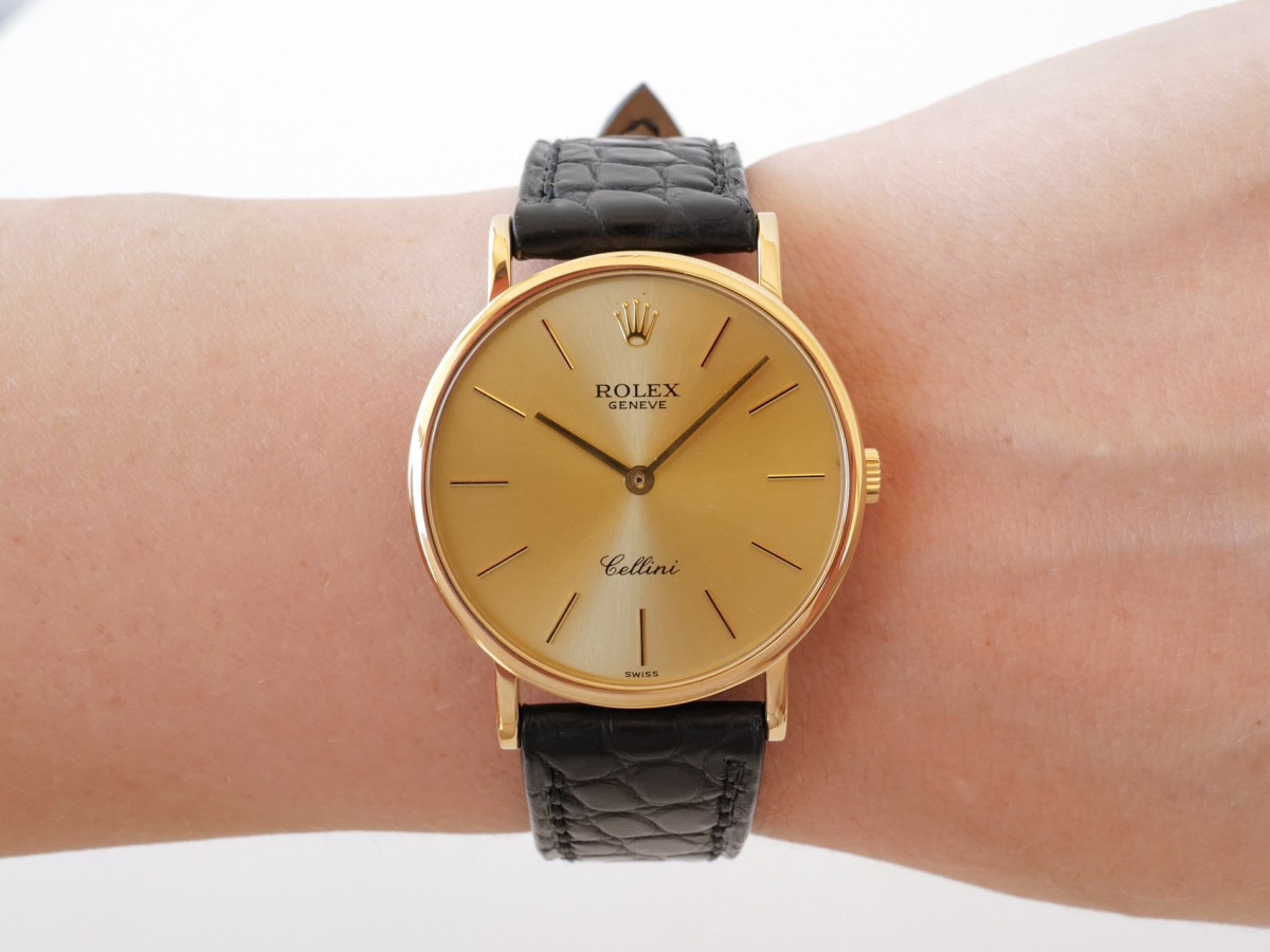 Швейцарские часы Rolex Cellini 18K Yellow Gold Manual Winding 32