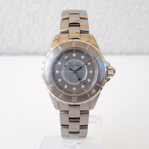 Швейцарський годинник Chanel J12 Quartz Diamonds 33