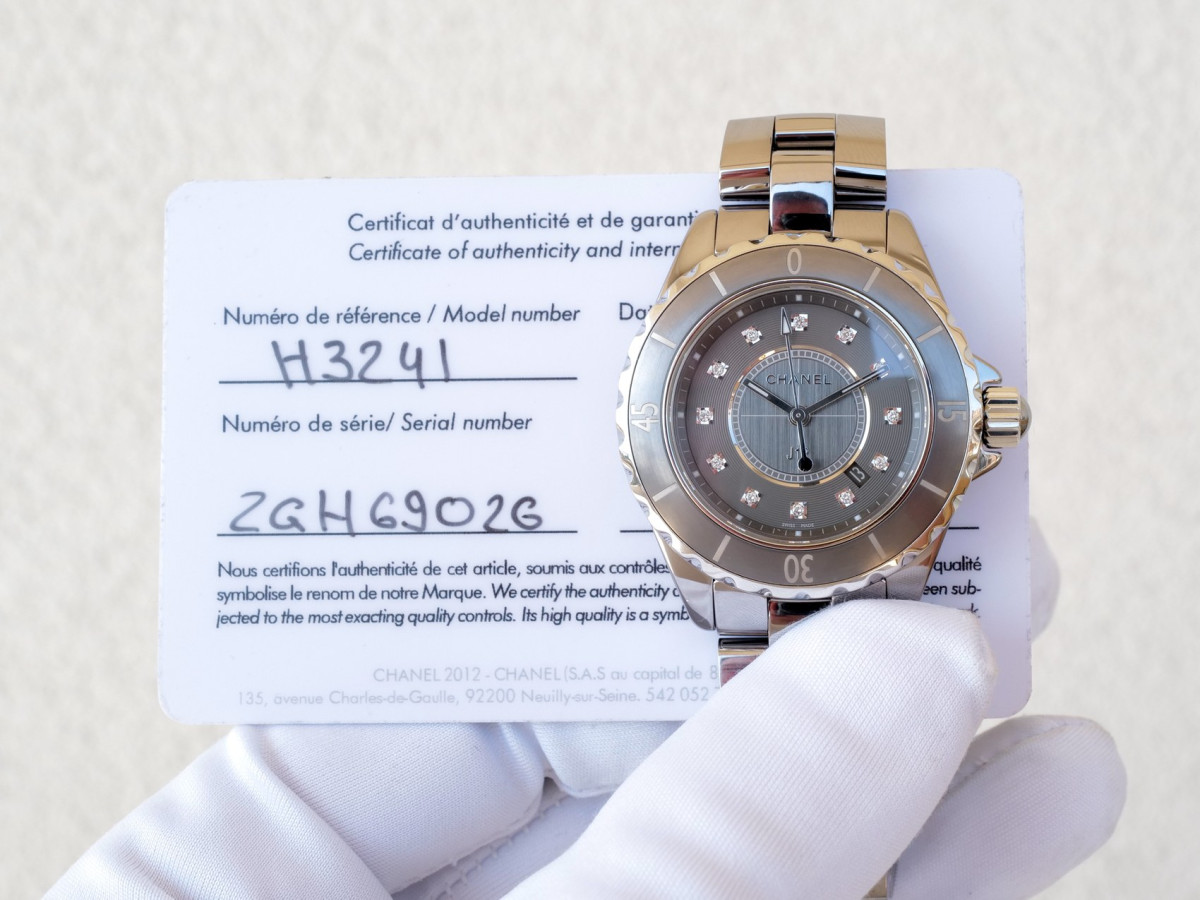 Швейцарський годинник Chanel J12 Quartz Diamonds 33