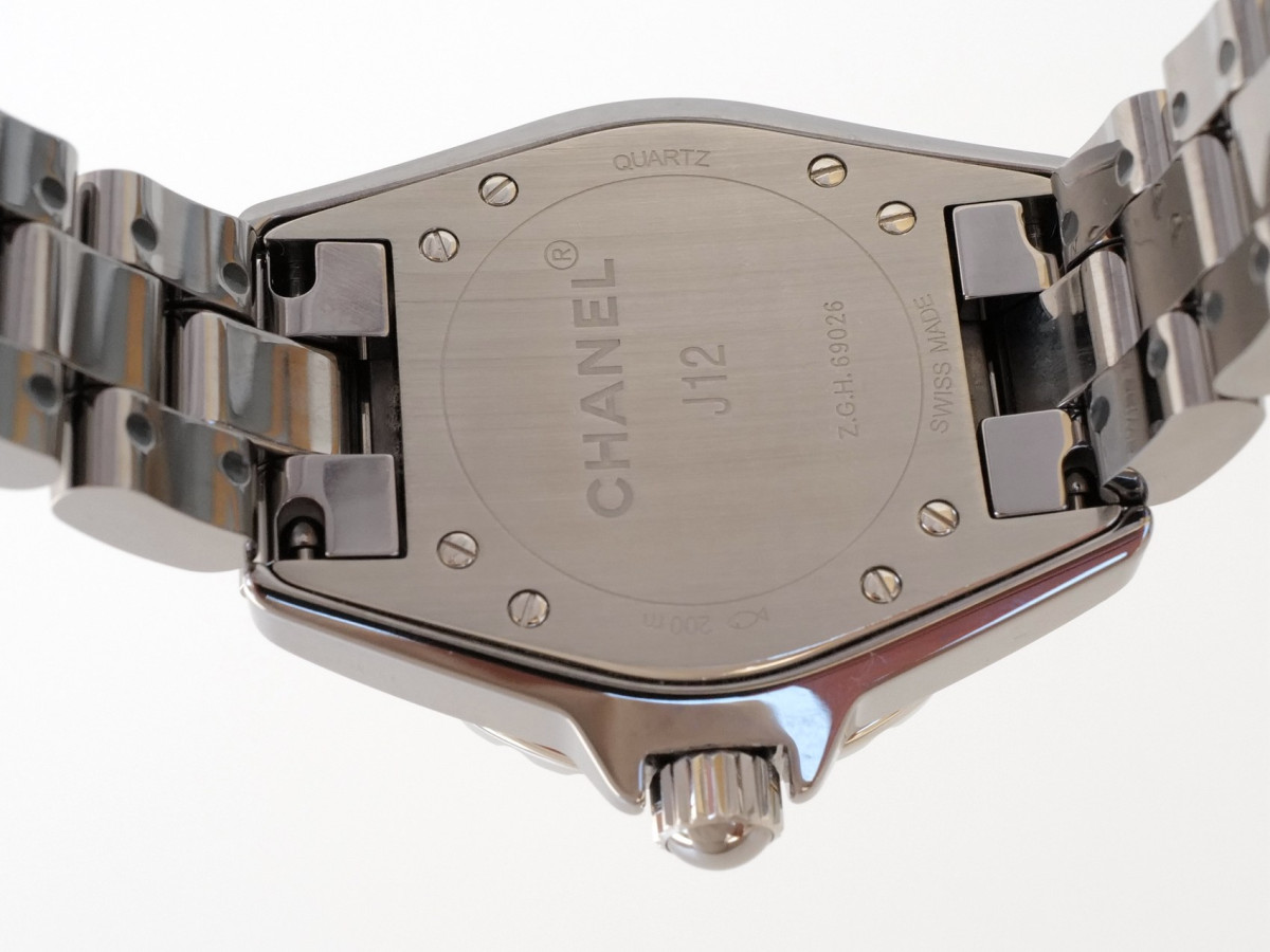 Швейцарський годинник Chanel J12 Quartz Diamonds 33