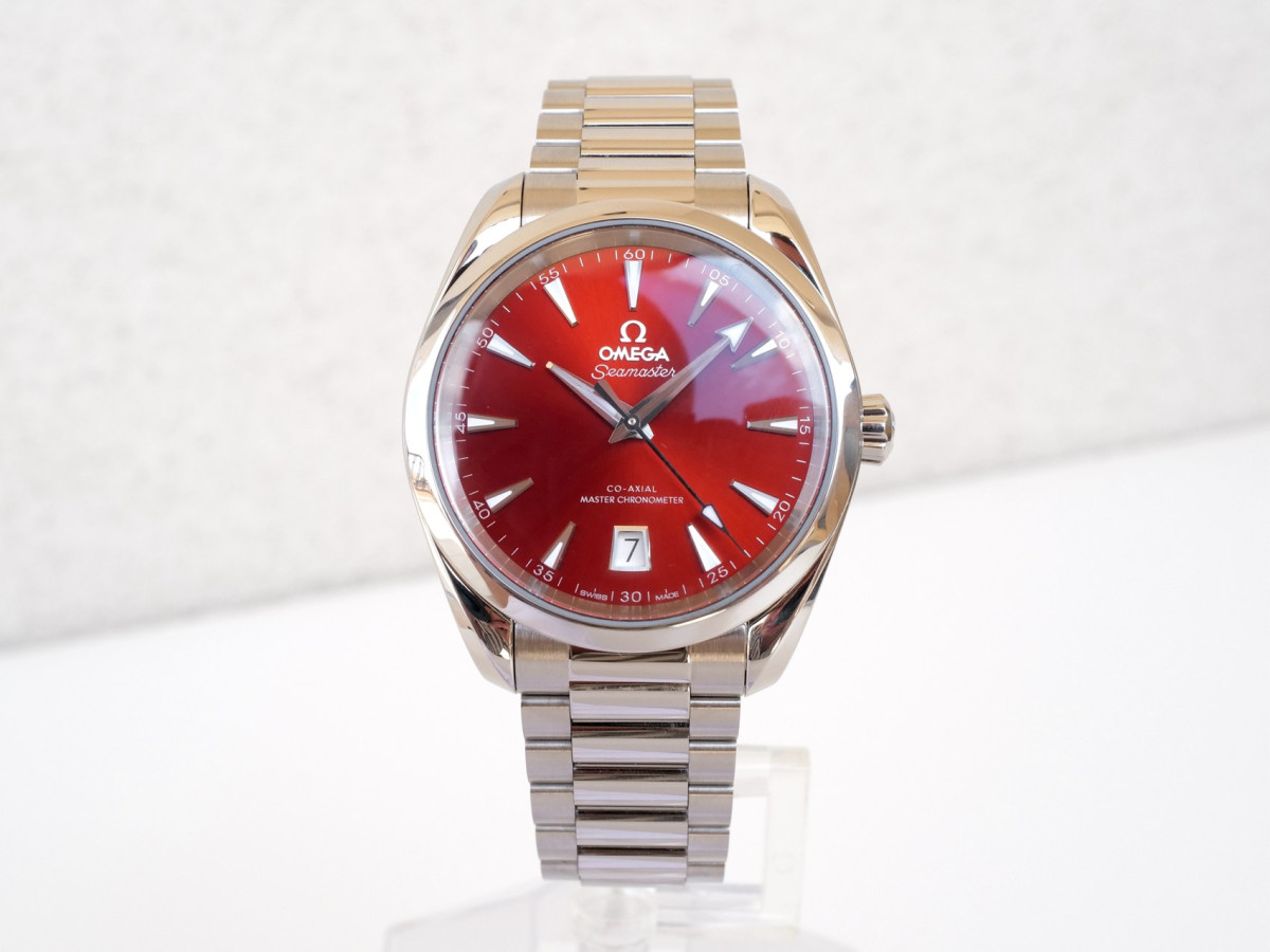 Швейцарские часы Omega Seamaster Aqua Terra 150M Co-Axial Master Chronometer Shades Terracotta Red Dial 38