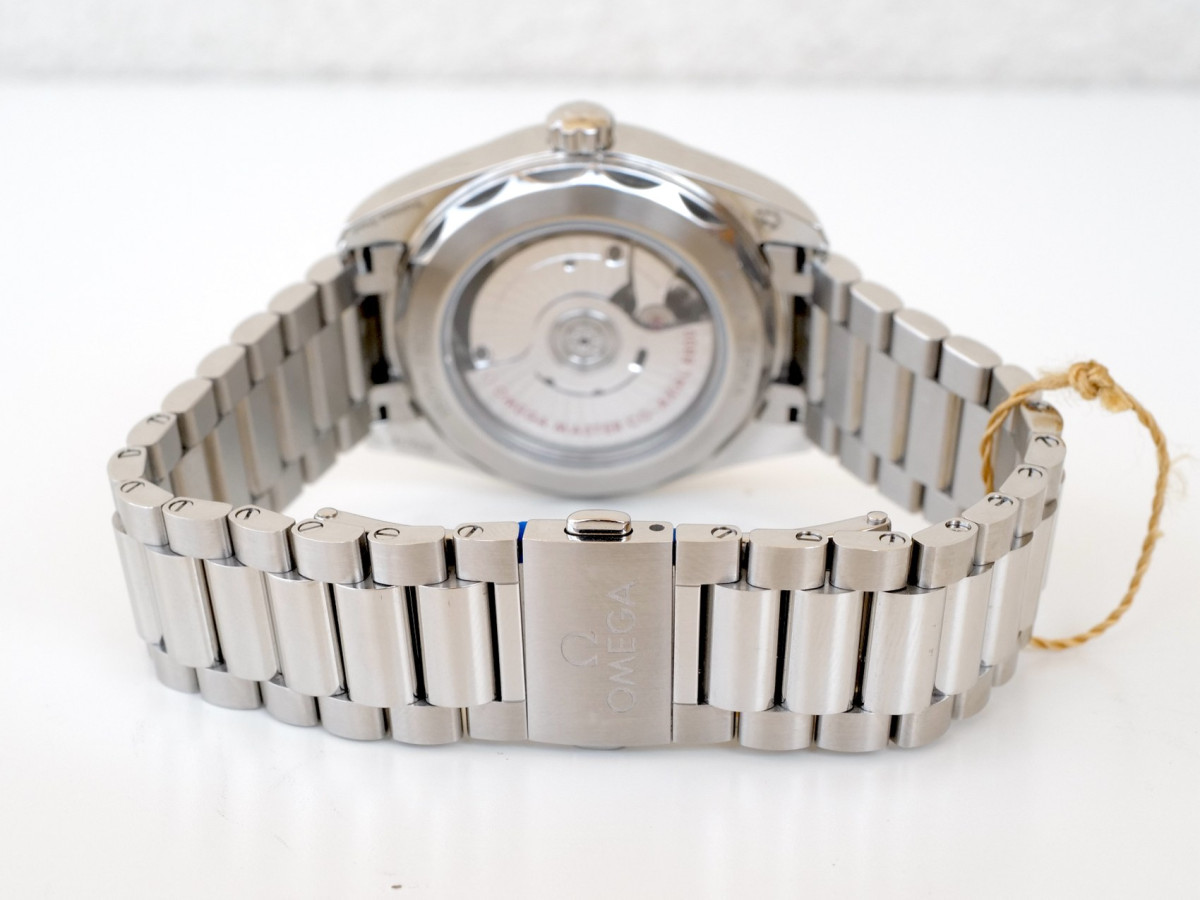 Швейцарские часы Omega Seamaster Aqua Terra 150M Co-Axial Master Chronometer Shades Terracotta Red Dial 38