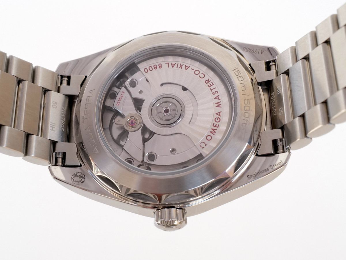 Швейцарские часы Omega Seamaster Aqua Terra 150M Co-Axial Master Chronometer Shades Terracotta Red Dial 38