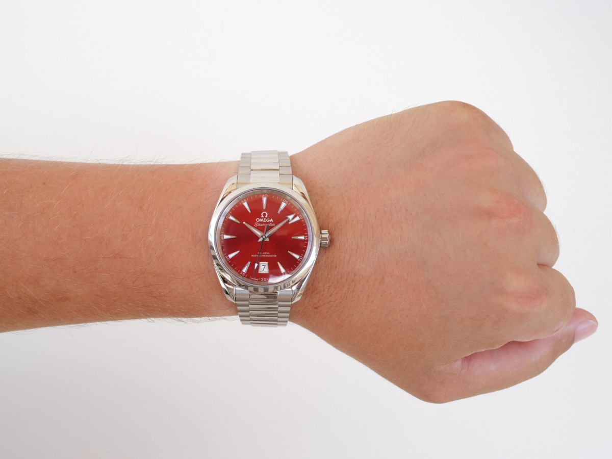 Швейцарские часы Omega Seamaster Aqua Terra 150M Co-Axial Master Chronometer Shades Terracotta Red Dial 38