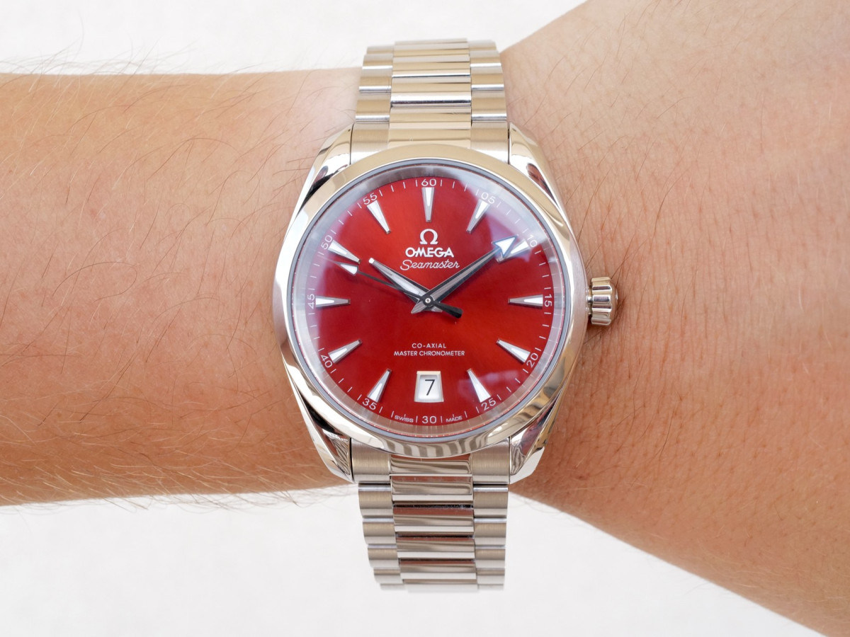 Швейцарские часы Omega Seamaster Aqua Terra 150M Co-Axial Master Chronometer Shades Terracotta Red Dial 38
