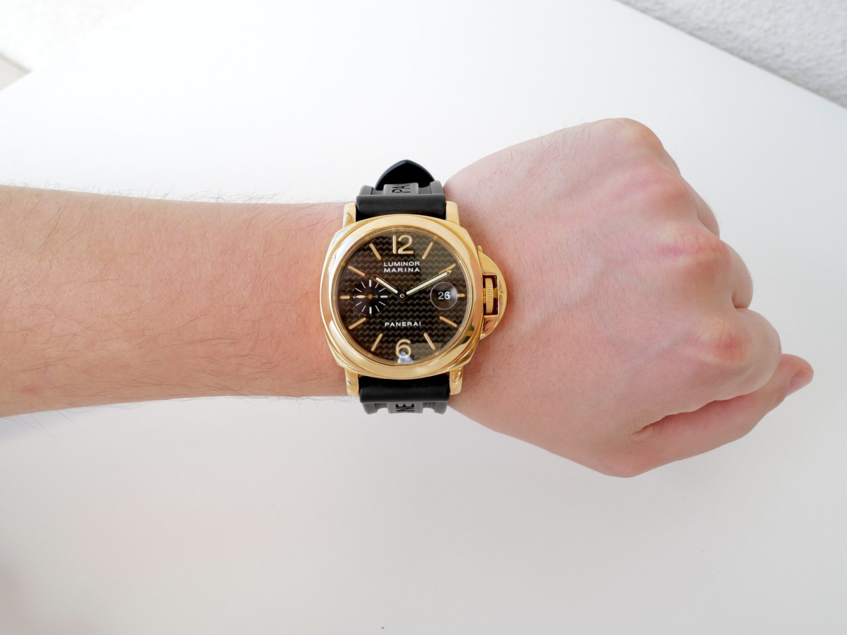 Швейцарський годинник Panerai Luminor Marina 18K Yellow Gold Carbon Dial Limited Edition 44