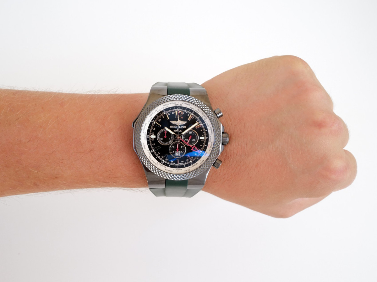 Швейцарський годинник Breitling Bentley GMT Midnight Carbon Limited Edition 49