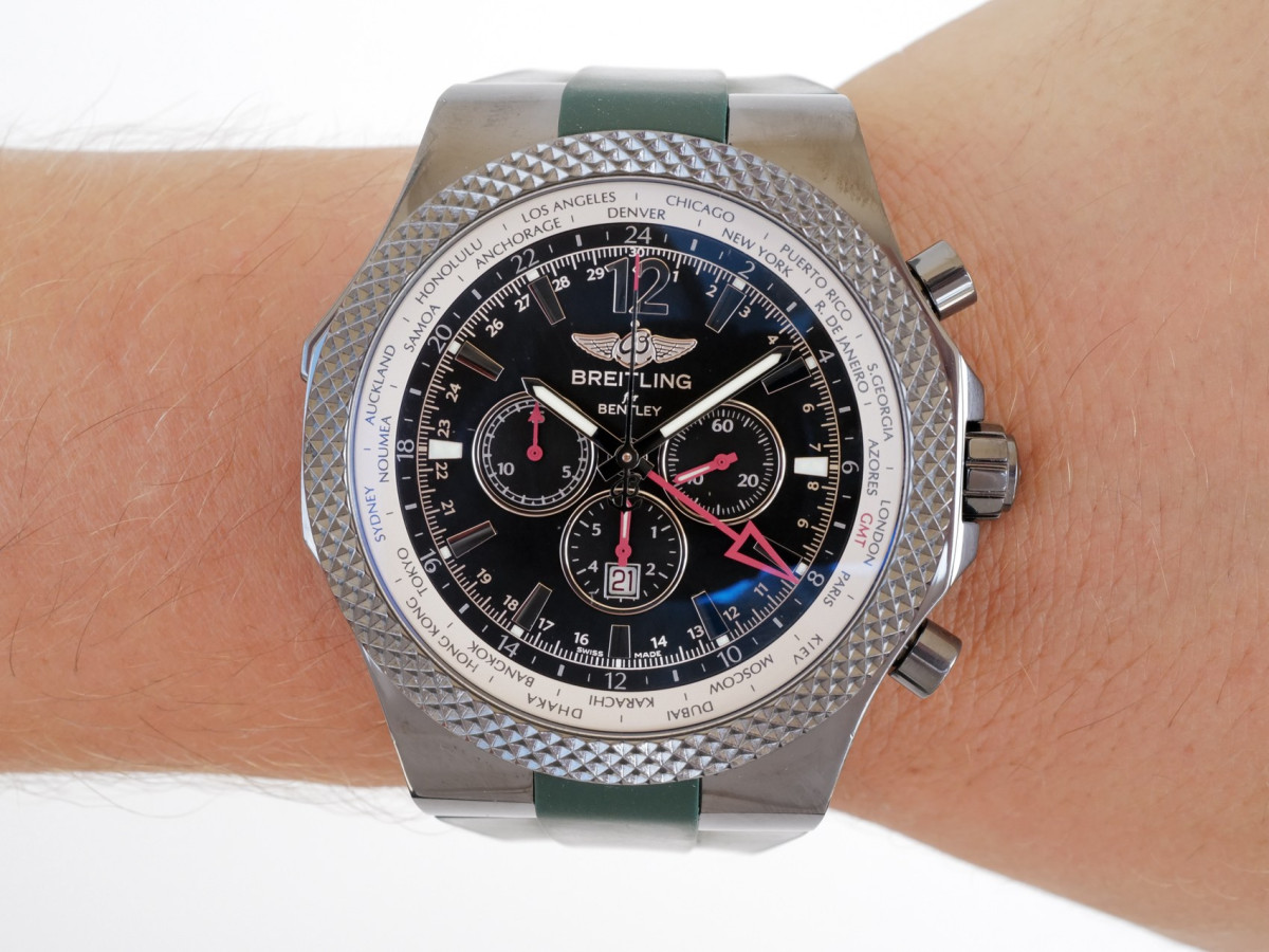 Швейцарський годинник Breitling Bentley GMT Midnight Carbon Limited Edition 49