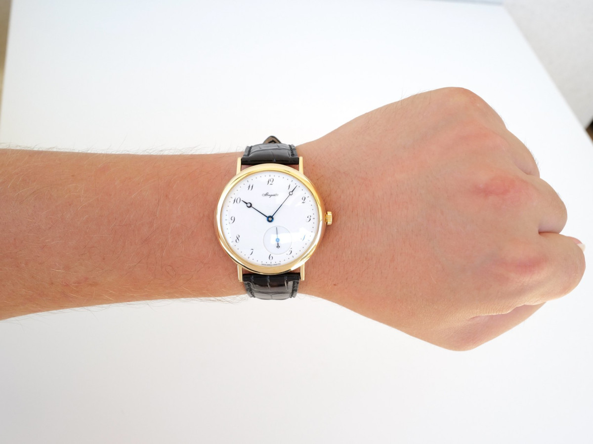 Швейцарський годинник Breguet Classique 18K Yellow Gold White Enamel Dial 40