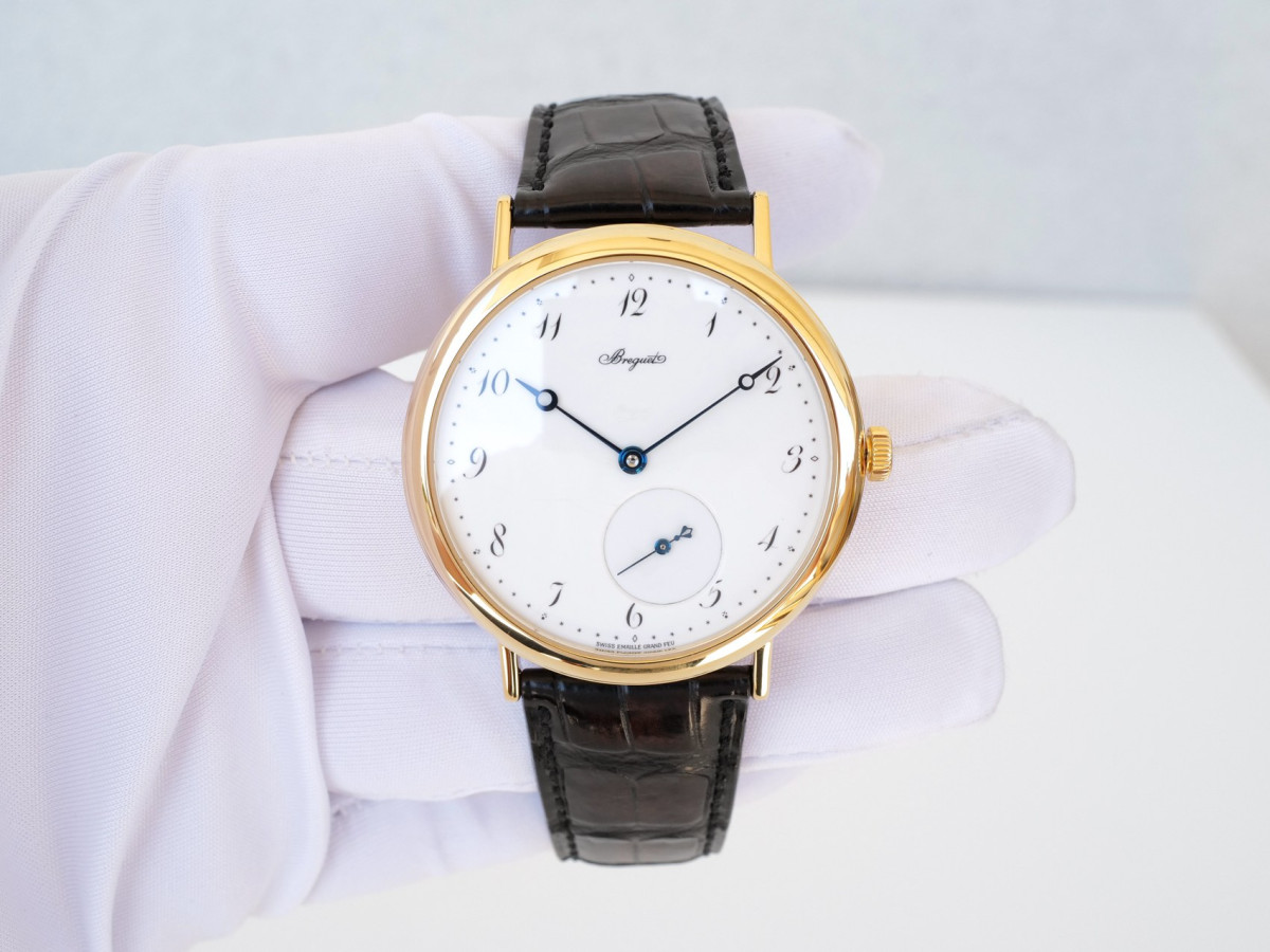 Швейцарський годинник Breguet Classique 18K Yellow Gold White Enamel Dial 40